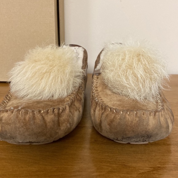 Ugg Dakota Pom Pom Moccasins Chestnut 10M - Picture 5 of 9